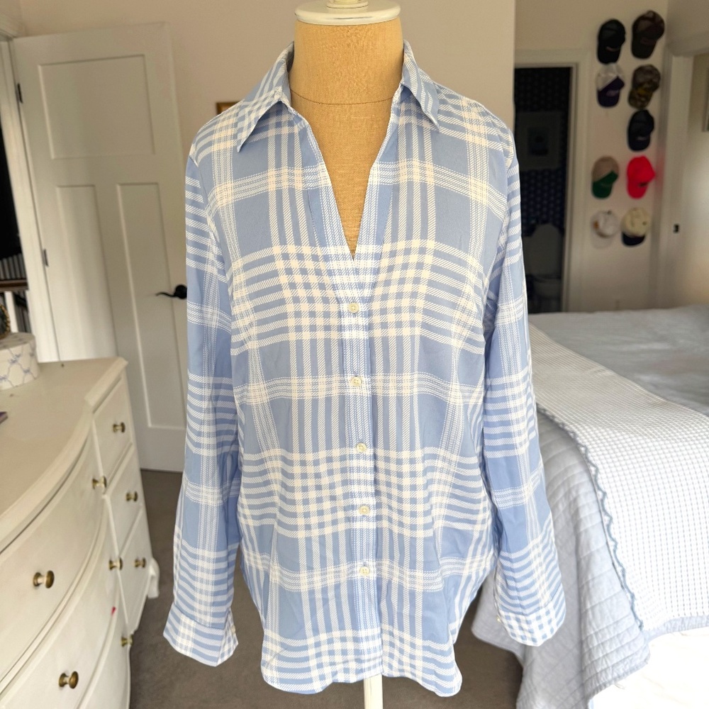 Ann Taylor blue soft white plaid silk blend button down top with v-neck Small